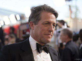 Britský herec Hugh Grant má 60 rokov