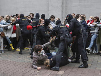 V Bielorusku pokračujú protesty i zadržiavanie demonštrantov