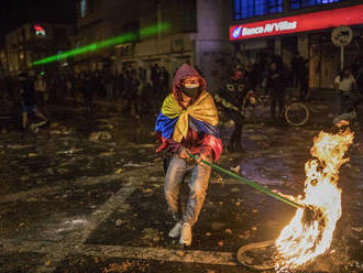 Protesty proti policajnej brutalite si v Kolumbii vyžiadali 11 obetí