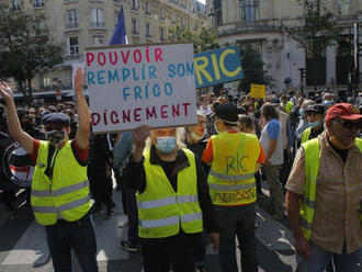 Počas protestov tzv. žltých viest zatkli vo Francúzsku vyše 200 ľudí