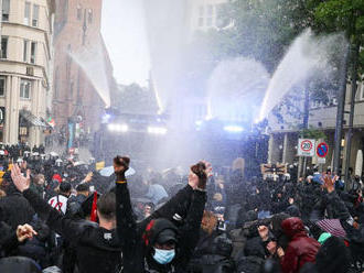 Proti protestujúcim v Breste použili policajti vodné delá