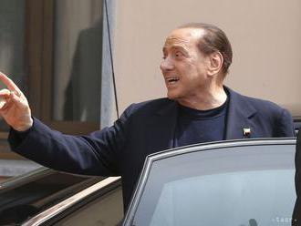 Berlusconiho po vyliečení z COVID-19 prepustili z nemocnice