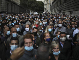 Proti zatvoreniu reštaurácií protestovali v Marseille stovky ľudí