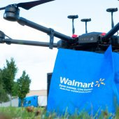 Walmart rozjel doručování nákupů pomocí dronů v Severní Karolíně