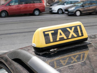 V Lučenci strieľali na auto taxislužby, podozrivého zadržali policajti