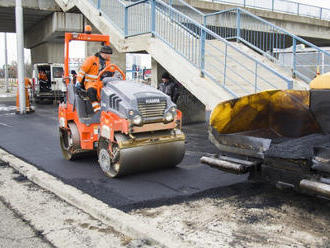 Hrozivé zistenie vedcov: Asfalt ešte viac znečisťuje ovzdušie v mestách než samotné autá!