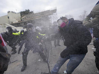 Líder v Senáte otvorene poukázal na Trumpa ako provokatéra útoku