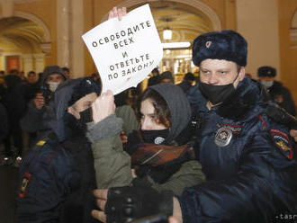 Pred sobotňajšími protestmi zadržali päť Navaľného kolegov