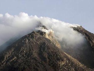 Indonézska sopka Merapi sa opäť prebudila