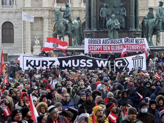 Vo Viedni protestovalo proti pandemickým opatreniam zhruba 10.000 ľudí