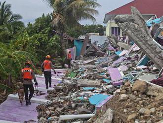 Počet obetí po zemetrasení na ostrove Sulawesi stúpol na 56