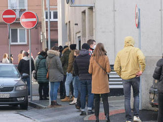 Na odber sú dve minúty. Došlo aj na bitku palicou od dôchodcu