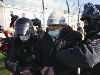 V Rusku sa opäť protestuje. Zadržali už vyše 260 ľudí