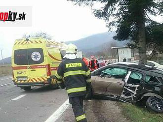 FOTO Tragická nehoda! Zrážka dvoch áut a kamióna, vyhasol ľudský život