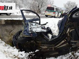 FOTO Vážna dopravná nehoda: Vodič bol v ťažkom stave prevezený do nemocnice