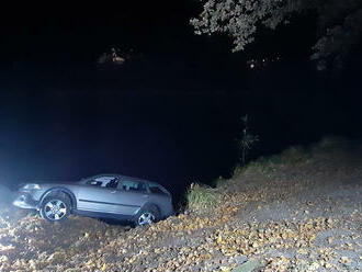 Běžec oznámil na tísňovou linku, že na protějším břehu nedaleko mostu „Železňák“ v Hradci Králové…