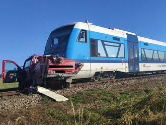 K tragické nehodě na železničním přejezdu u Mysliboře na Jihlavsku vyjížděly složky IZS. Řidič…