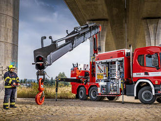 Nový technický automobil Scania pro pražské hasiče postavili v KOBITu, unikátní speciál nahradil vysloužilou Tatru