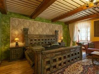 Šarmantný butikový hotel Barcadam s kaviarňou na Námestí sv. Trojice s vlastnou vínnou pivnicou.