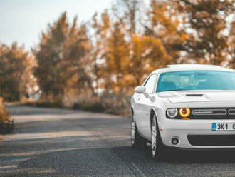 Jedinečný zážitok za volantom nadupaného Dodge Challengera V8 HEMI 5.7l