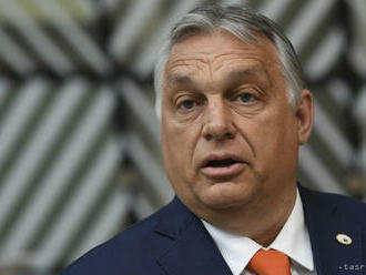 Orbán na vojenskom cvičení v Hajmáskéri: Silná krajina, silná armáda