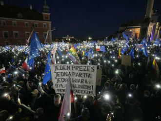 Počas protestov za EÚ v Poľsku zadržali aj synovca premiéra