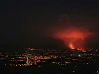 Na ostrove La Palma pre výbuch sopky opäť evakuovali stovky ľudí