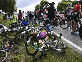 Ženu, ktorá spôsobila pád pelotónu na Tour, čaká vo štvrtok súd