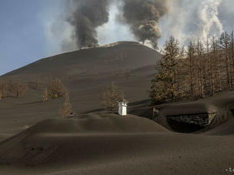 Pre sopečný popol zrušili na ostrove La Palma lety až do nedele