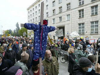 PROTEST VO VARŠAVE: Ľudia sú proti vytláčaniu ilegálnych migrantov