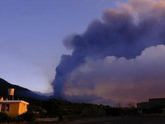 Na ostrove La Palma pre sopečný popol znova uzavreli letisko