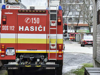 Požiar v ružomberskej vojenskej nemocnici je pod kontrolou, pacientov evakuovali