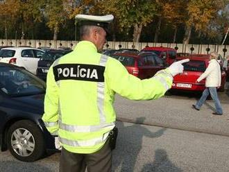 Sviatky vytiahnu policajtov do ulíc, bude ich v teréne viac