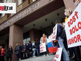 PROTEST pred ministerstvom spravodlivosti! Dosť bolo ignorácie, odkaz pre Kolíkovú: Stop súdnej mape