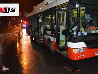 Polícia hľadá svedkov nehody v Banskej Bystrici: FOTO Vodič trolejbusu mal zraziť chodca