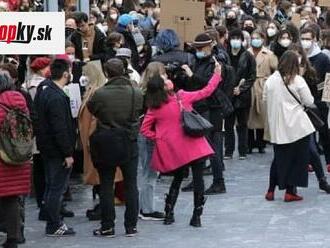 Po zastrelení muža pri policajnej naháňačke vypukli v Aténach nepokoje