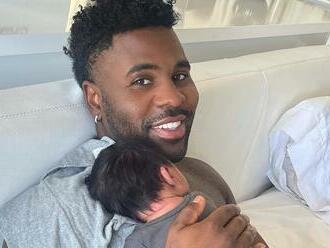 Fanúšikovia zostali ohromení! Jason Derulo len štyri mesiace po narodení syna oznámil smutnú správu