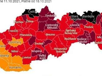 Vláda v čiernych okresoch nenariadila zákaz vychádzania: Čo hovoria odborníci na obchádzanie COVID automatu?