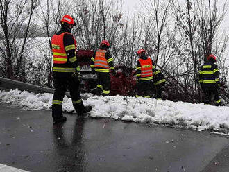 Dvě jednotky hasičů zasahovaly u dopravní nehody dvou osobních aut na dálnici D2, na 14,5.…