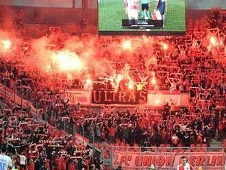 Strach z covidu. Slavia zastavila prodej lístků. Tvrdík: Chceme chránit fanoušky