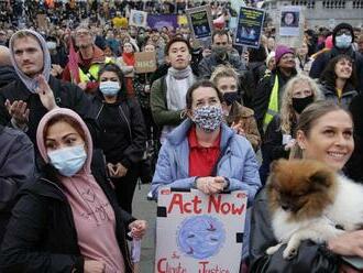 V Glasgowe protestovali tisíce ľudí, živou reťazou zablokovali most