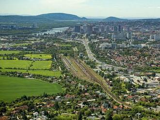 Bratislava má postavenie hlavného mesta len na papieri, chce to zmeniť