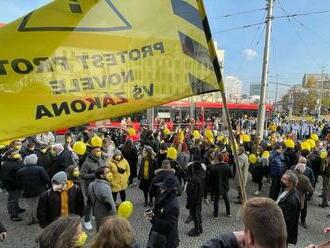 Politizácia univerzít rozdeľuje, akademici a študenti vyšli do ulíc