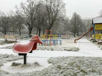 Na Račianskom mýte a pri Kuchajde sbskári napádajú bezdomovcov