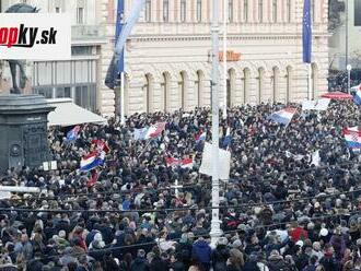 KORONAVÍRUS Tisíce Chorvátov vyšli do ulíc: Protestovali proti povinným covidpasom