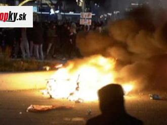 VIDEO Veľké nepokoje v Holandsku kvôli covidovým obmedzeniam! Polícia strieľala po protestujúcich