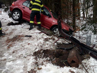 Na silnici č. 301 havaroval u části Chvaleč – Petříkovice osobní automobil, který při vyjetí mimo…