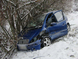 Ve Stříbrnicích na Uherskohradišťsku na silnici 422 se srazily dva osobní automobily. Naštěstí při…