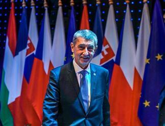 Premiér Babiš se v Budapešti zúčastnil summitu předsedů vlád V4 s francouzským prezidentem