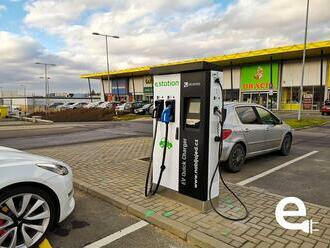 Česká síť e-station přichází s neodolatelnou sváteční akcí, nabijete si tak svůj elektromobil zcela zdarma!